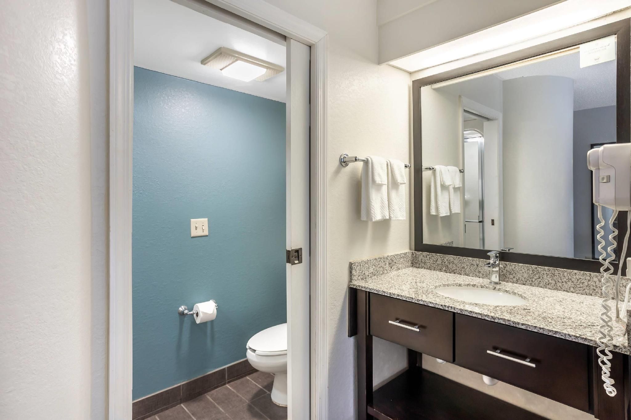 1 Queen Bed, Nonsmoking