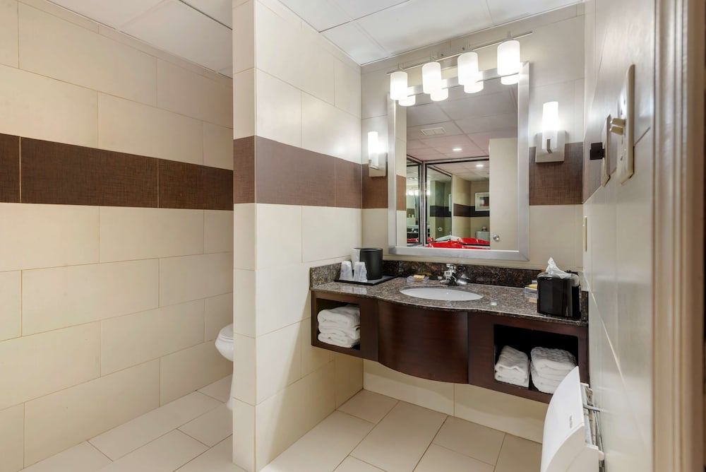 Best Western Plus Poconos Hotel Standard Room, 2 Double Beds, Accessible, Refrigerator & Microwave 5