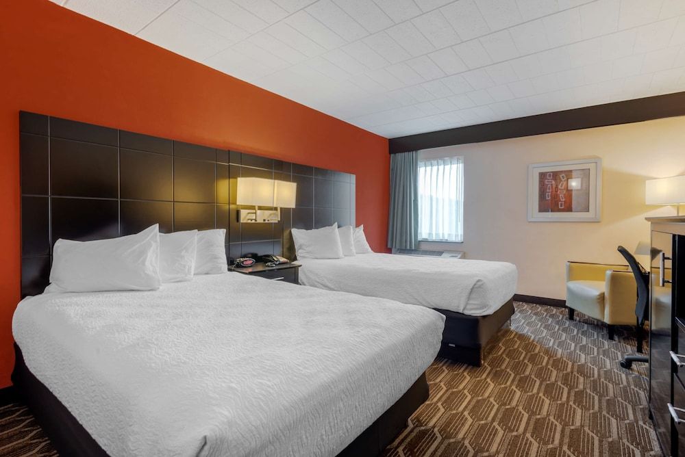 Best Western Plus Poconos Hotel Standard Room, 2 Double Beds, Accessible, Refrigerator & Microwave 3
