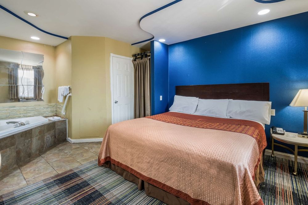 Knights Inn Trevose Premium Room, 1 King Bed, Smoking 5