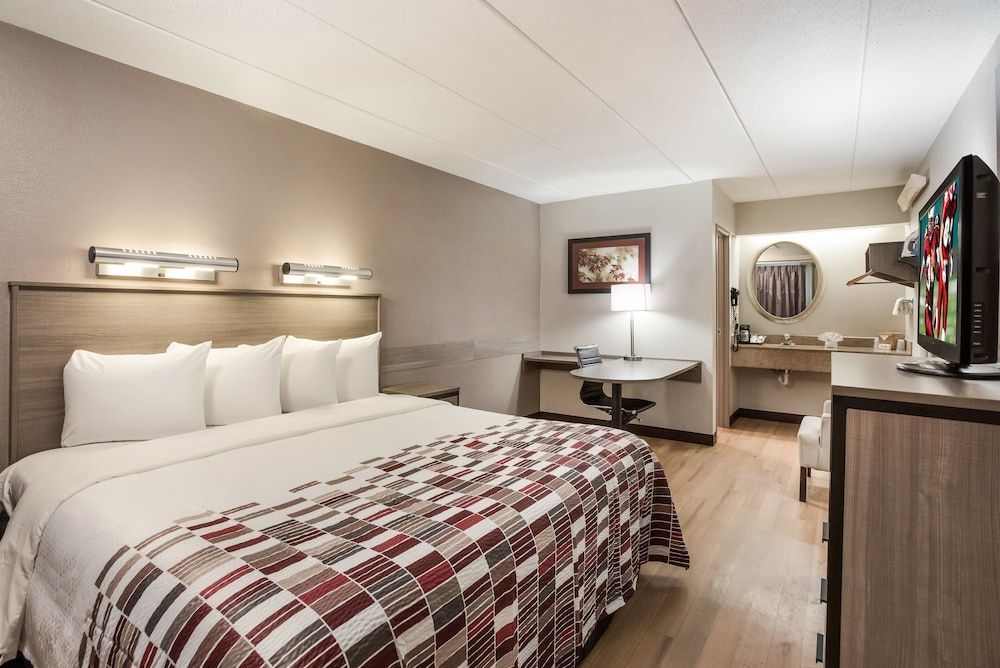 Deluxe Room, 1 King Bed, Kitchen (Smoke Free)