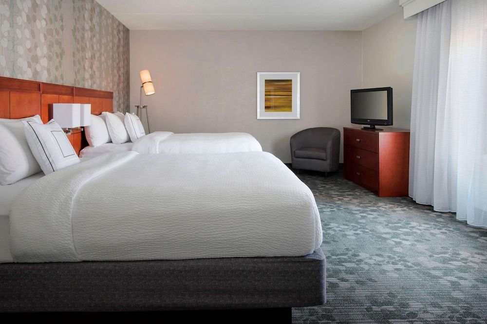 Room, 2 Queen Beds, Accessible (Mobility/Hearing Tub)