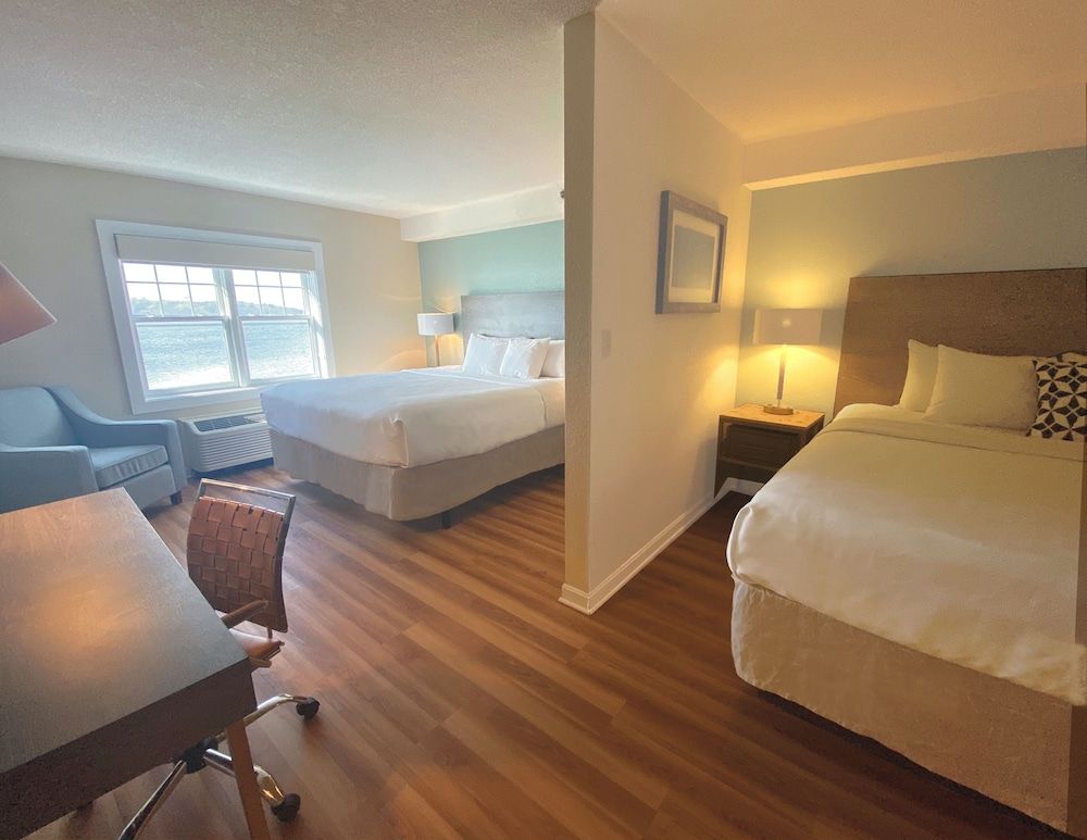 Suite, 2 King Beds (Suites Building)