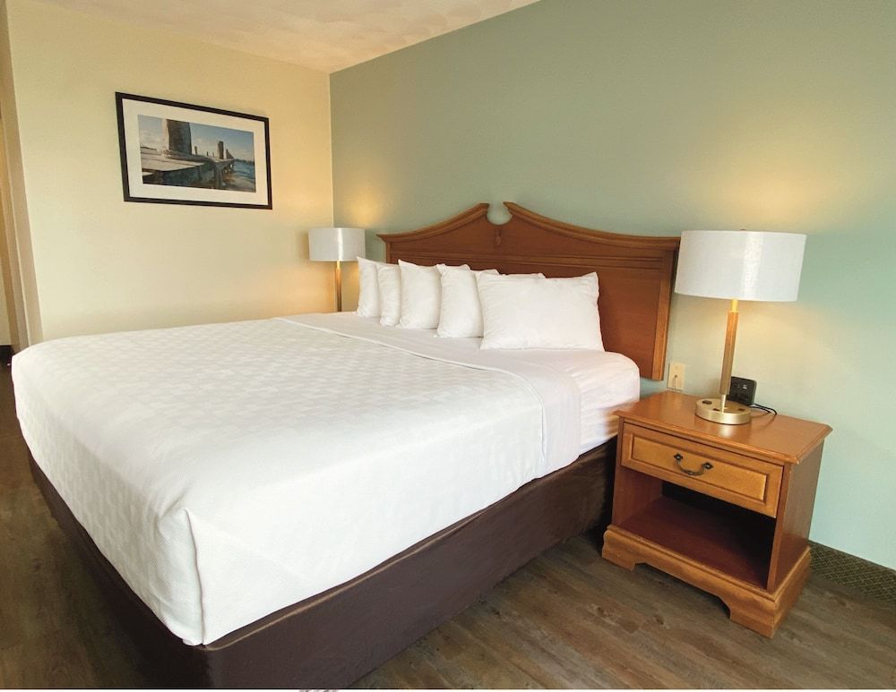 Standard Room, 1 King Bed (Main Building)