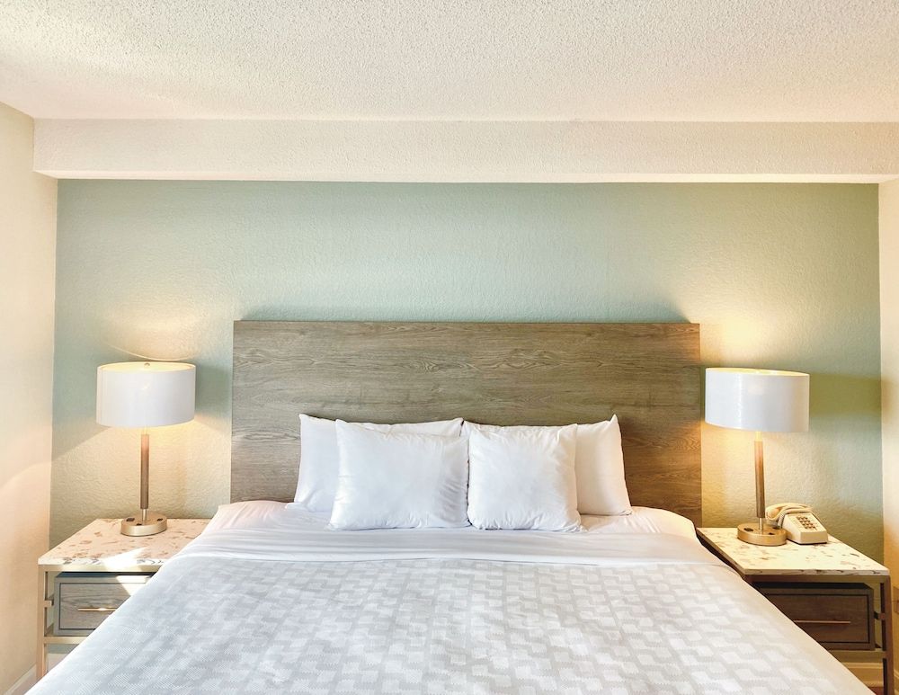 King Suite with Living Room (Suites Building)