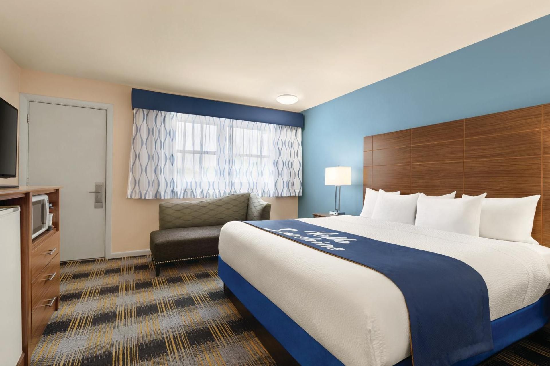 1 King Bed, Mobility Accessible Room, Roll-In Shower, Non-Smoking