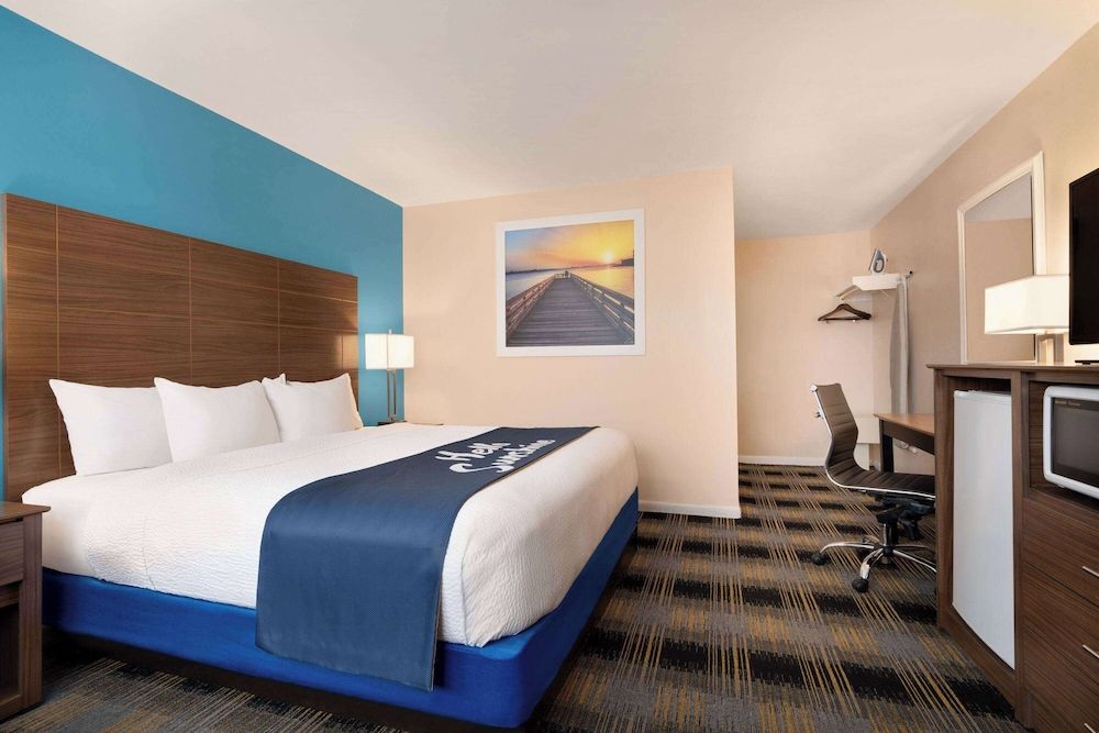 Room, 1 King Bed, Non Smoking