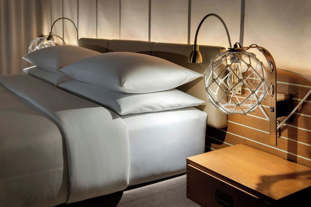 Room, 1 King Bed, Interior Balcony