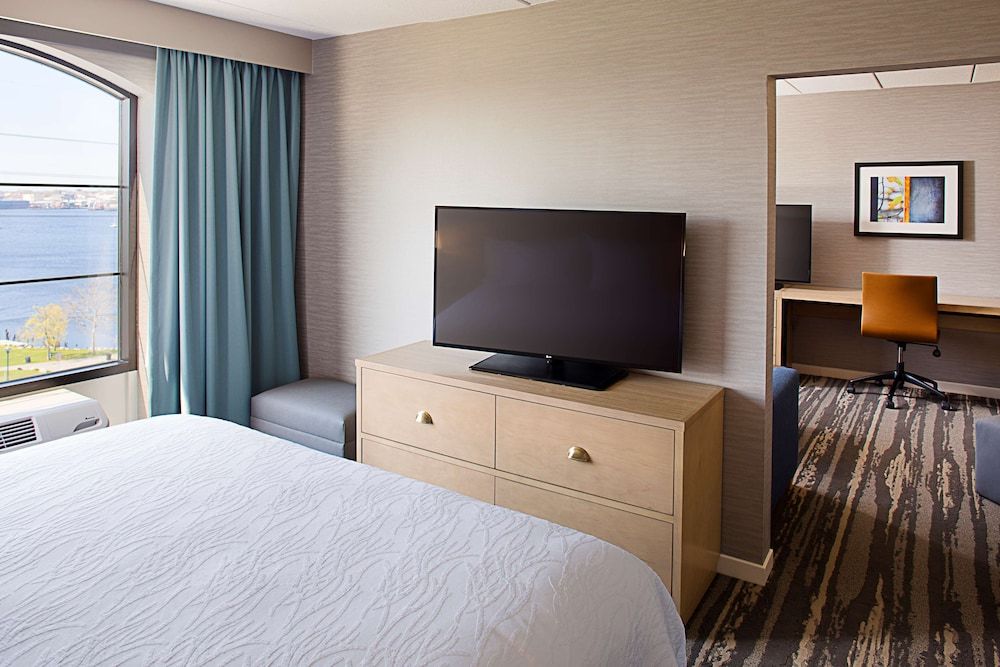 Suite, 1 King Bed, Accessible, Non Smoking (rollin shower)