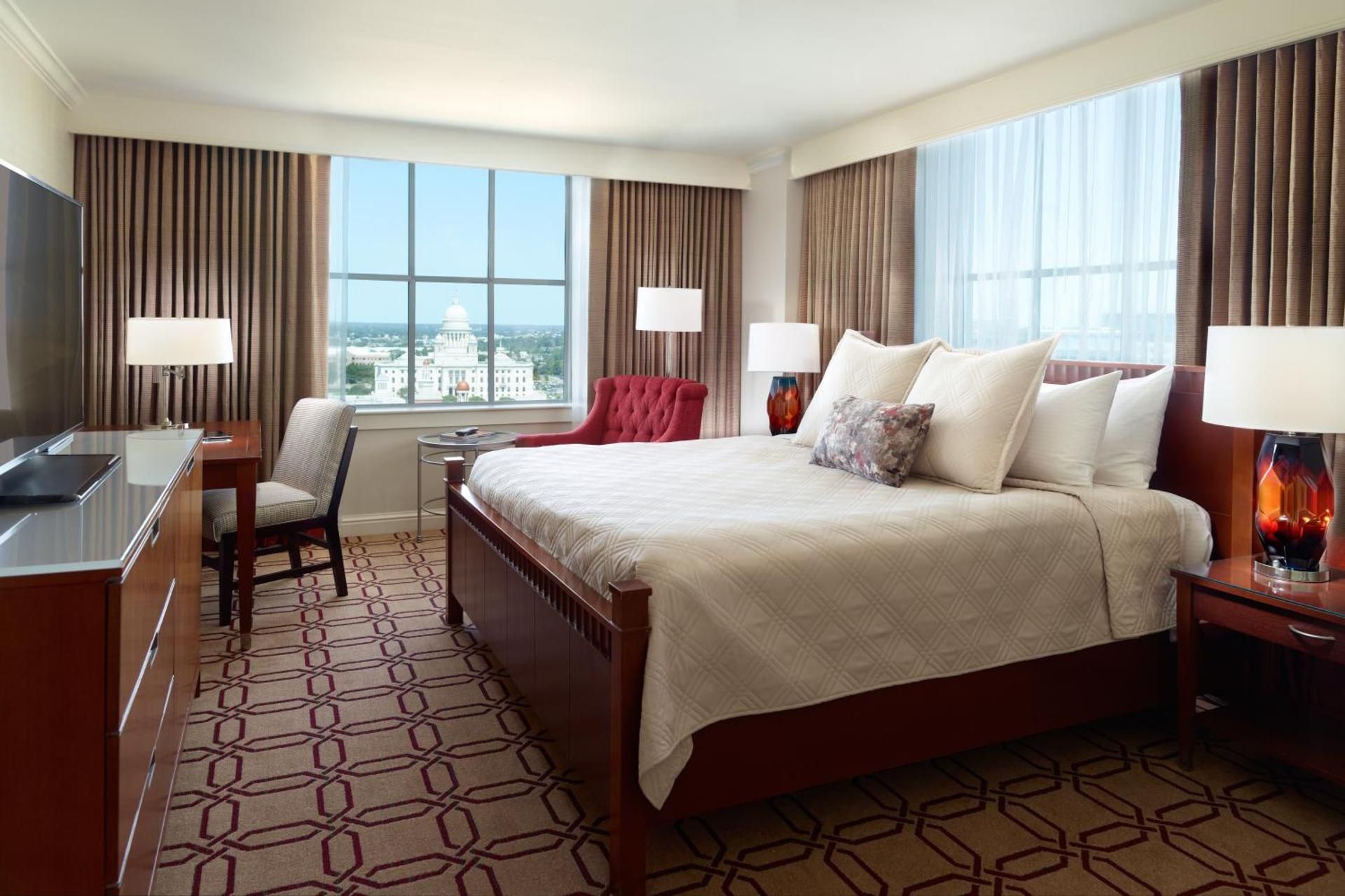ADA Premier Room with Roll in Shower 1 King Bed
