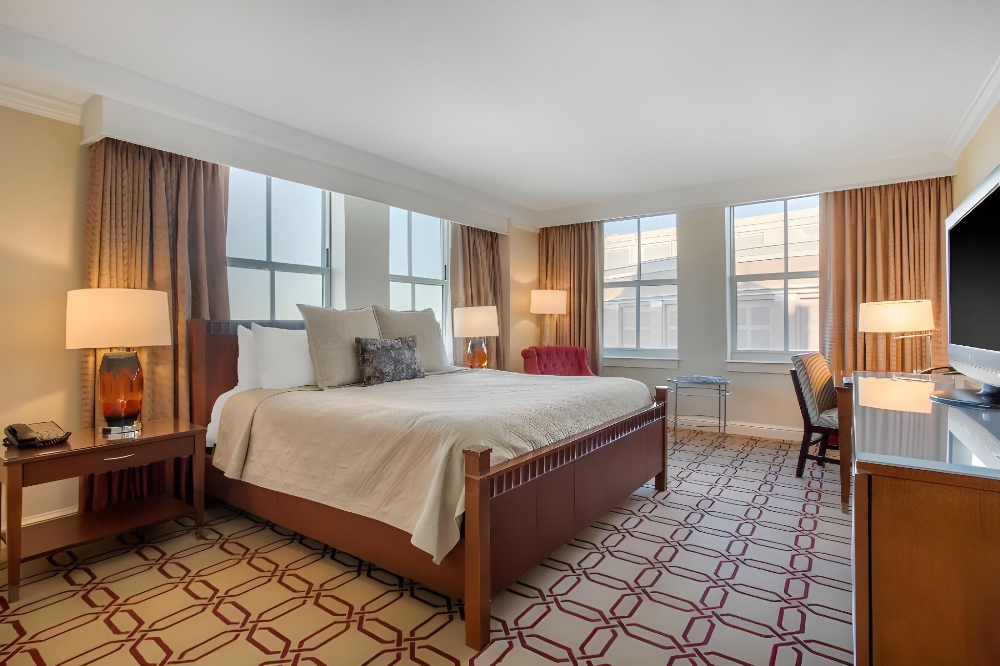 Deluxe Room 1 King Bed