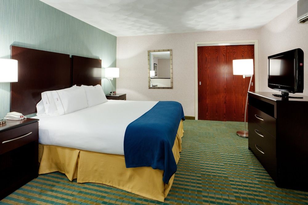 Standard Room, 1 King Bed, Accessible (Accessible Tub)