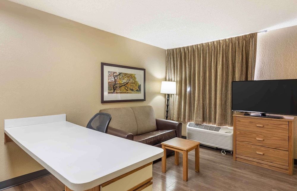 Deluxe Studio, 1 Queen Bed with Sofa bed, Non Smoking