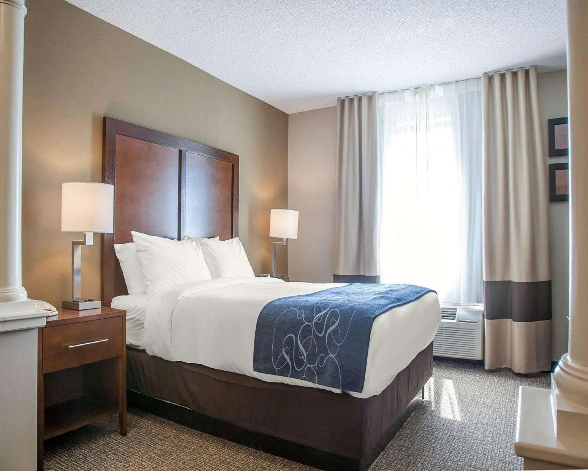 1 Queen Bed, Suite, Nonsmoking, Accessible
