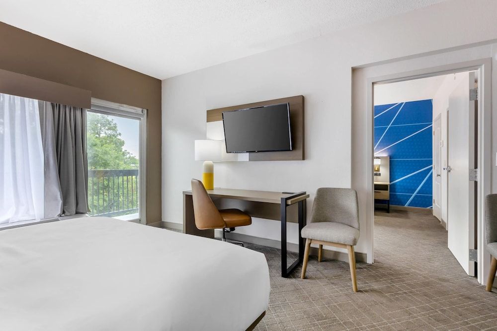 Suite, 1 King Bed, Non Smoking