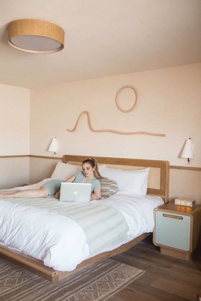 The Ryder Hotel Room, 1 King Bed 3