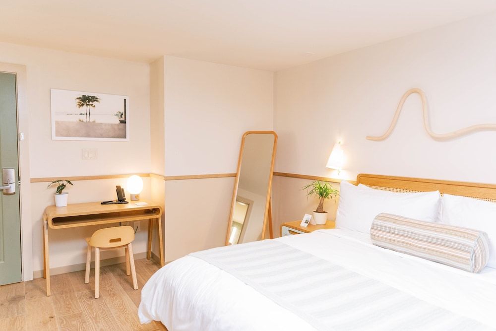 The Ryder Hotel Room, 1 King Bed