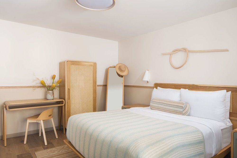 The Ryder Hotel Room, 1 King Bed 4