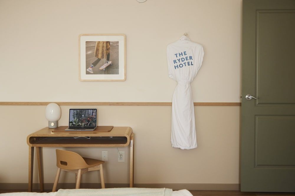 The Ryder Hotel Room, 1 King Bed 13