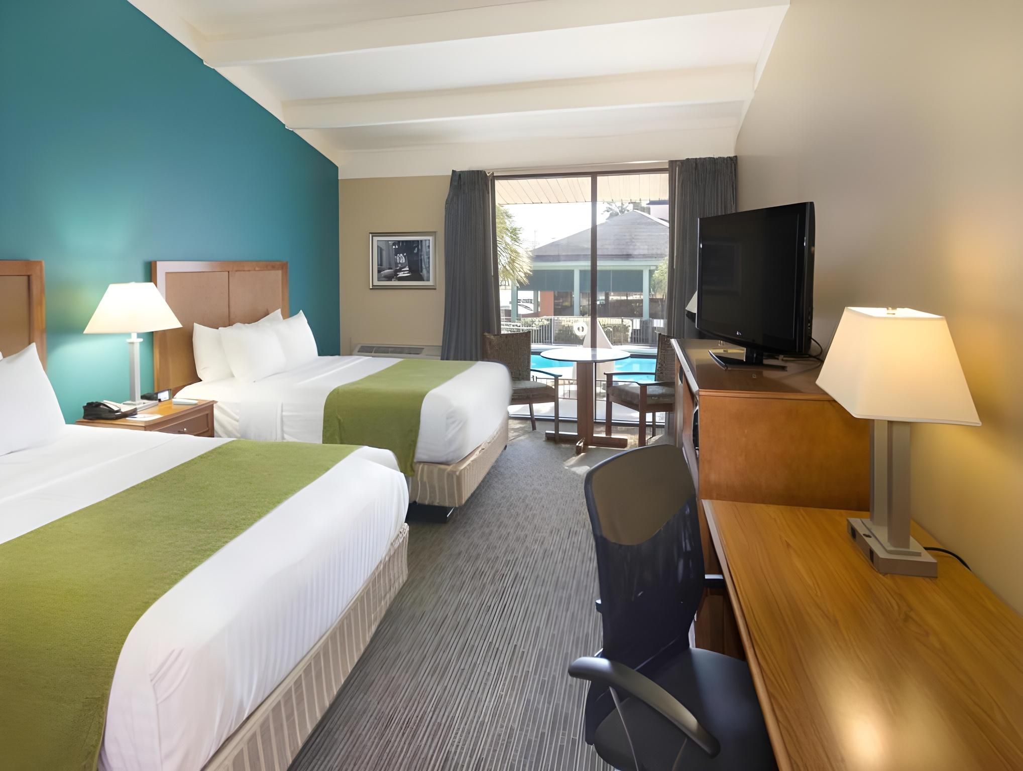 2 Queen Beds, Nonsmoking, Pool View