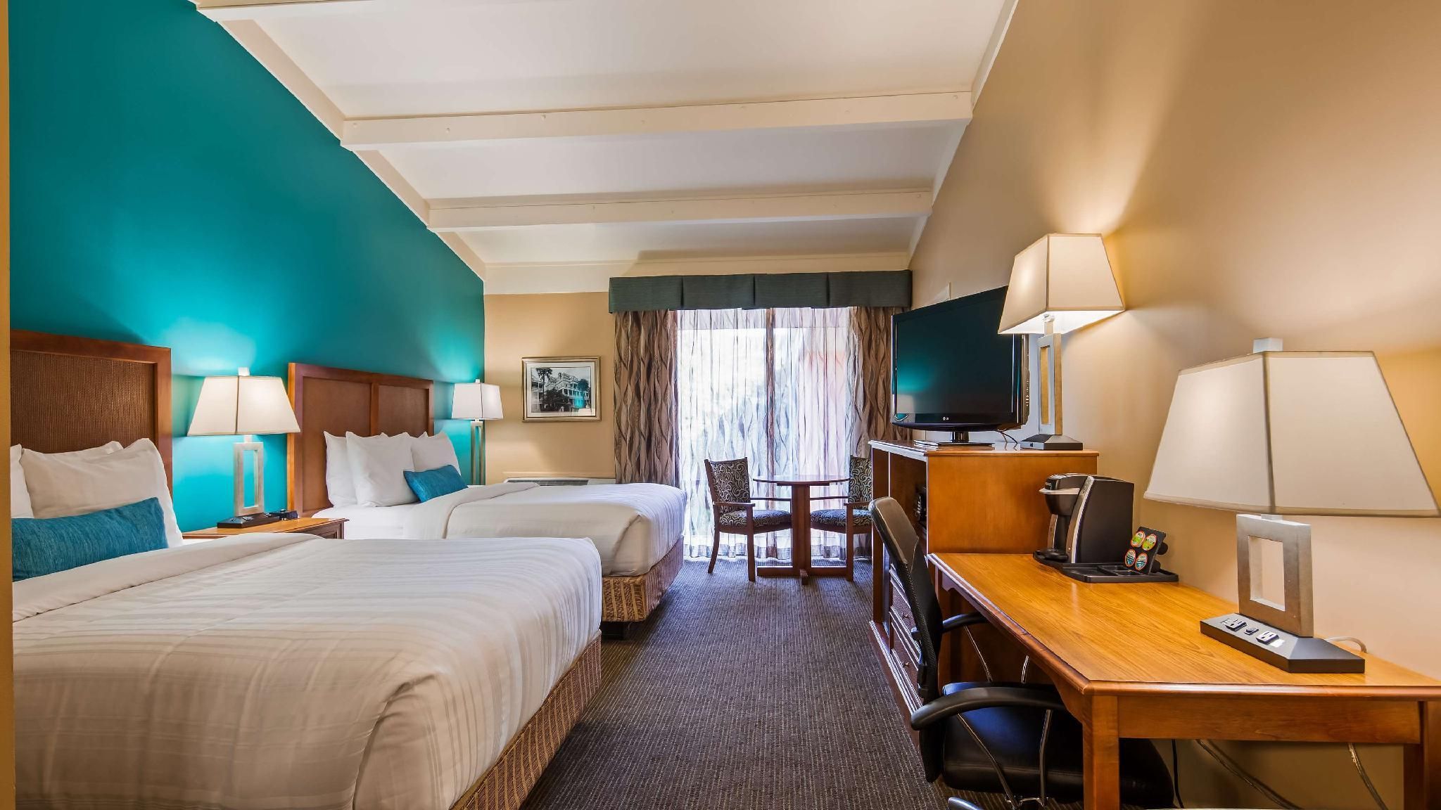 2 Queen Beds, Nonsmoking, Pool View