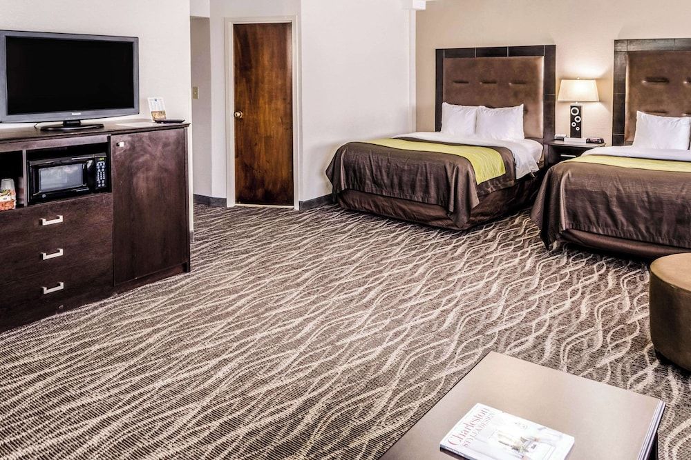 Suite, 2 Queen Beds, Non Smoking
