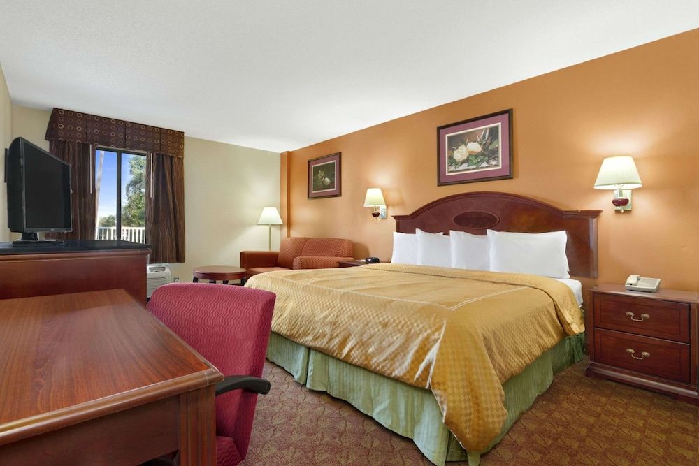 Standard Room, 1 King Bed