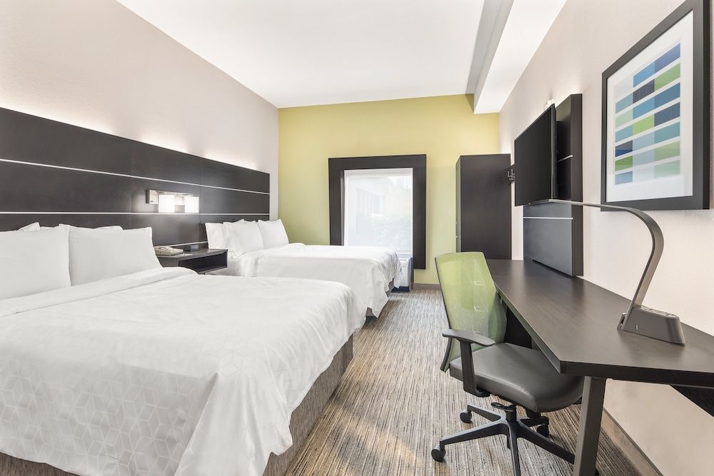 Room, 2 Queen Beds, Accessible (Mobility, Roll-In Shower)