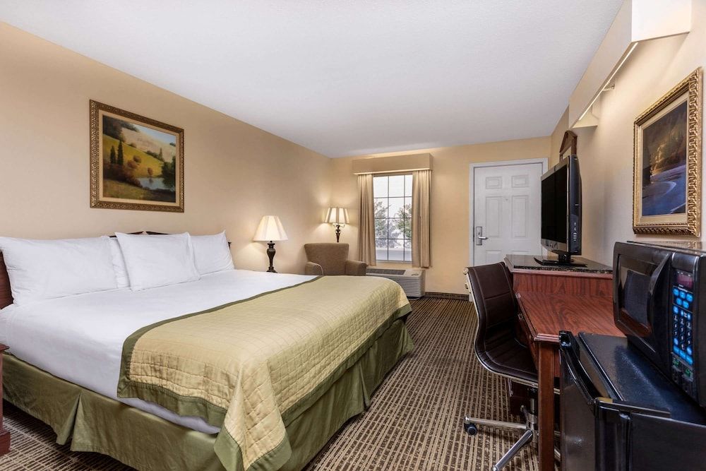 Standard Room, 1 King Bed
