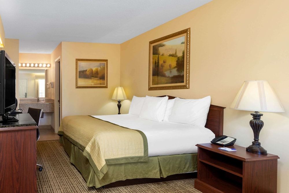 Standard Room, 1 King Bed