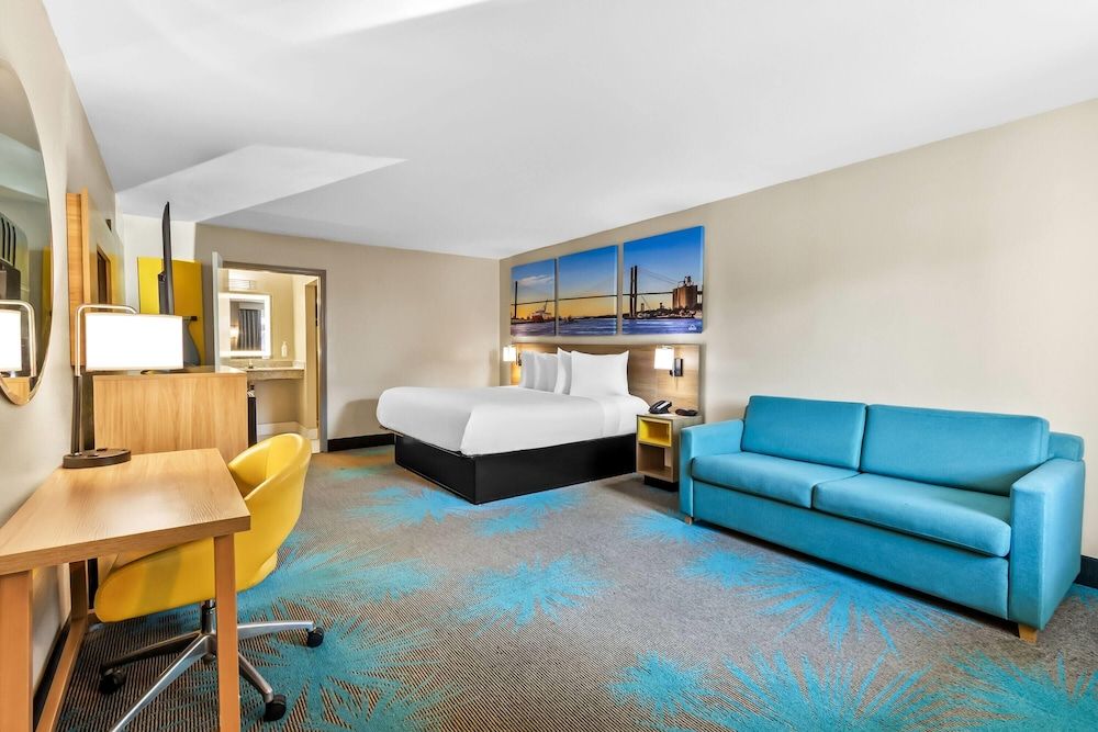 Standard Room, 1 King Bed, Accessible, Non Smoking
