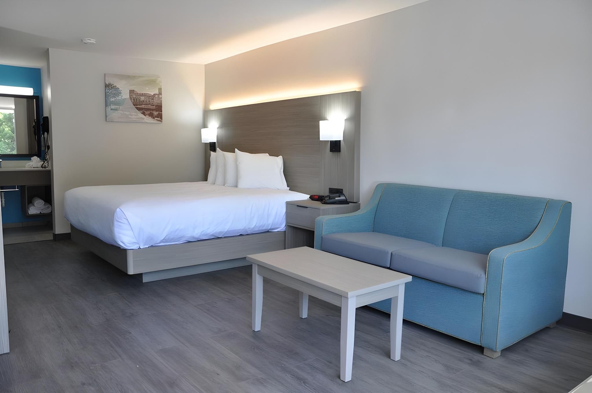 1 King Bed, Nonsmoking, Sofa