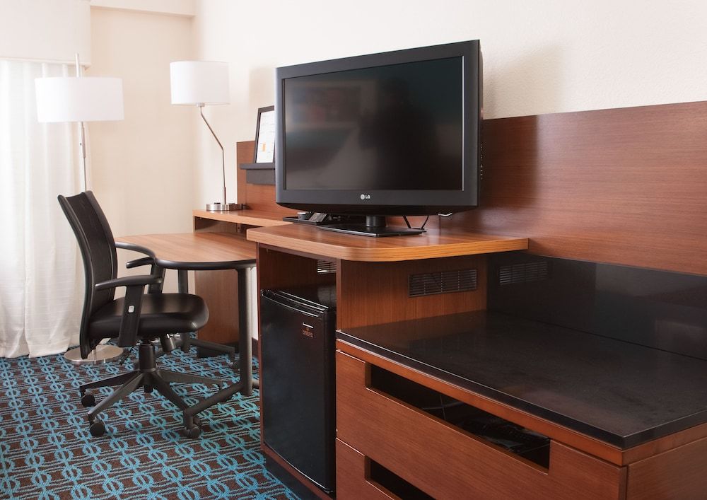 Room, 1 King Bed (Mobility Accessible, Tub)