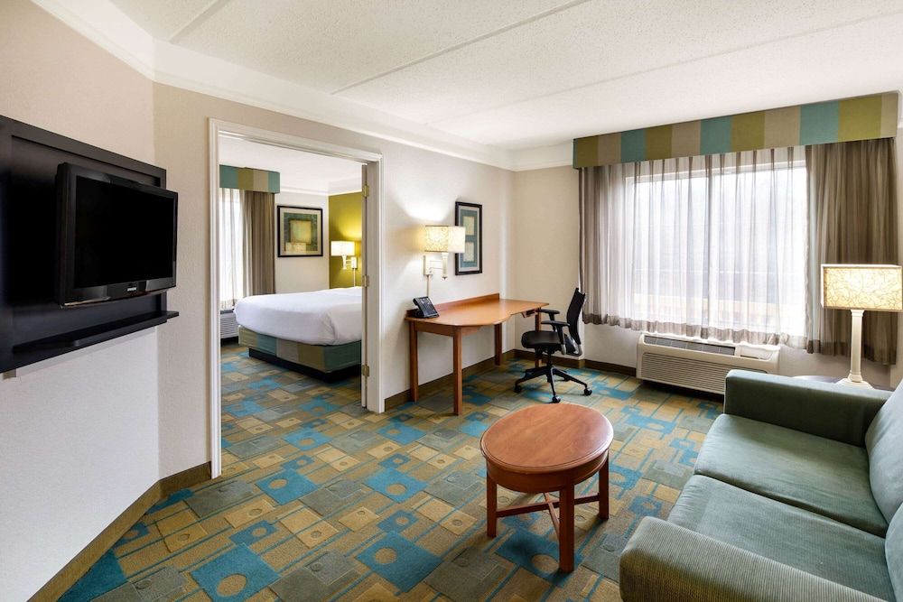 Suite, 1 Bedroom, Non Smoking (1 King Bed)