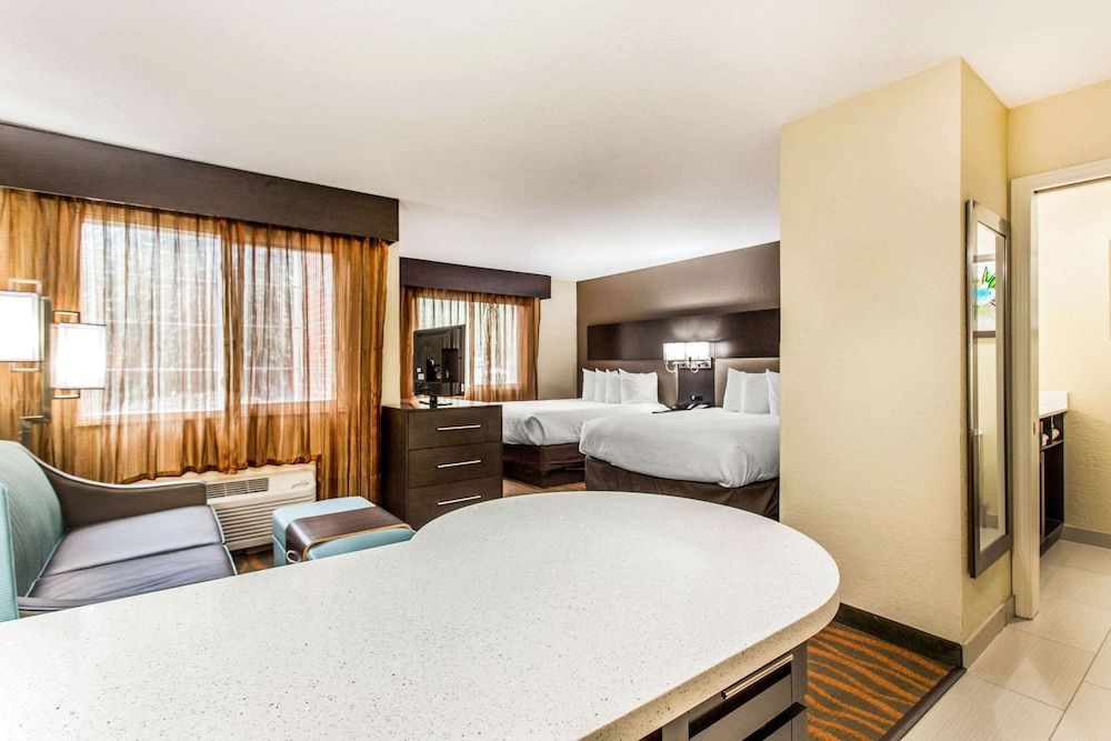 Suite, 2 Double Beds, Non Smoking