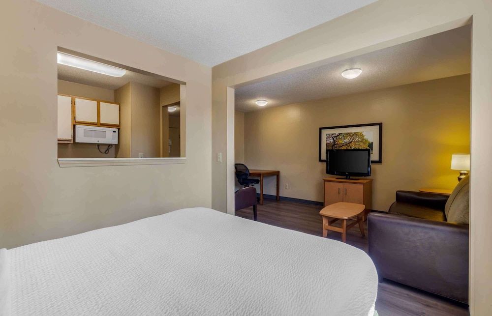 Deluxe Studio, 1 Queen Bed with Sofa bed, Non Smoking