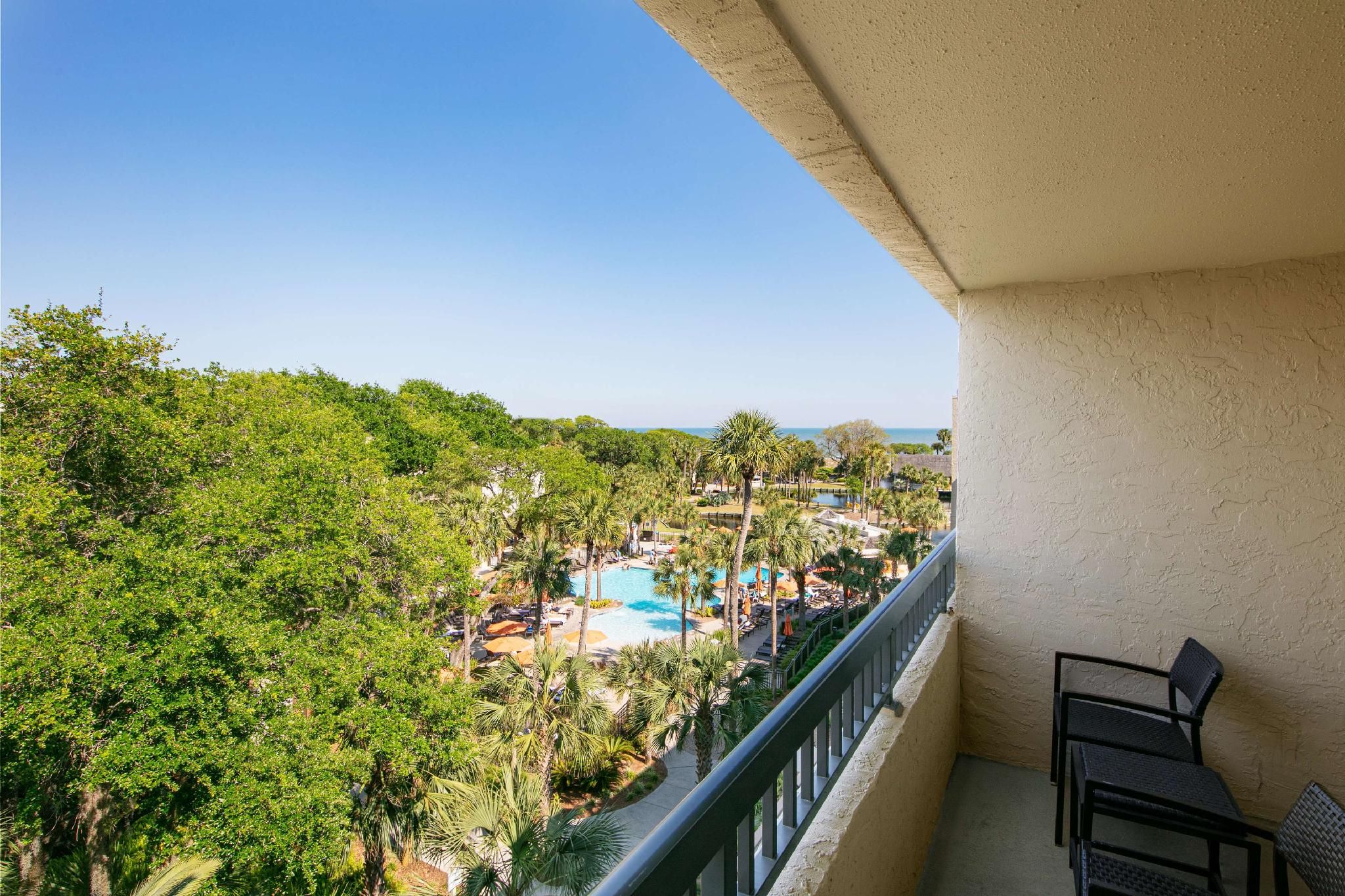 Sonesta Resort Hilton Head Island Deluxe Two Queens - Mobility Accessible - Roll-In Shower 2