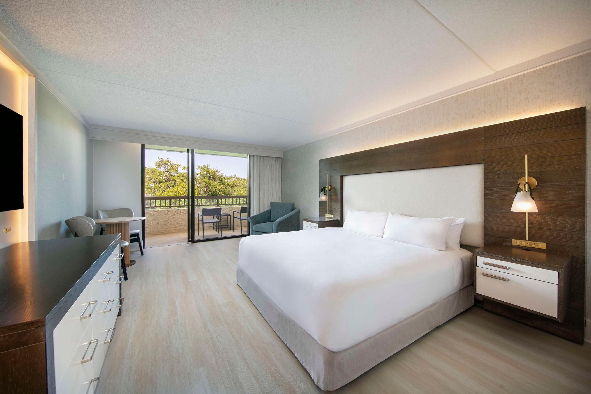 Sonesta Resort Hilton Head Island Deluxe Two Queens - Mobility Accessible - Roll-In Shower