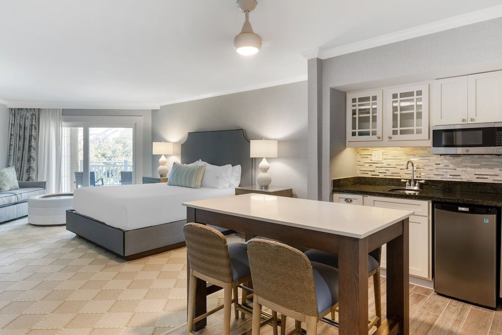 Omni Hilton Head Oceanfront Resort Studio Suite, 1 King Bed, Partial Ocean View