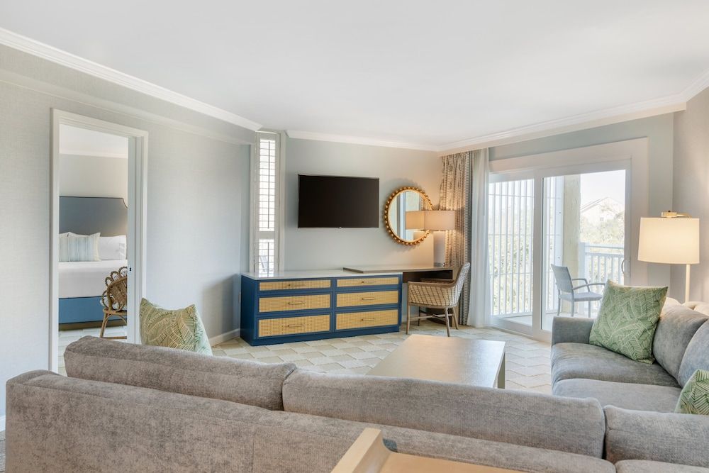 Suite, 1 King Bed (ADA, Island)