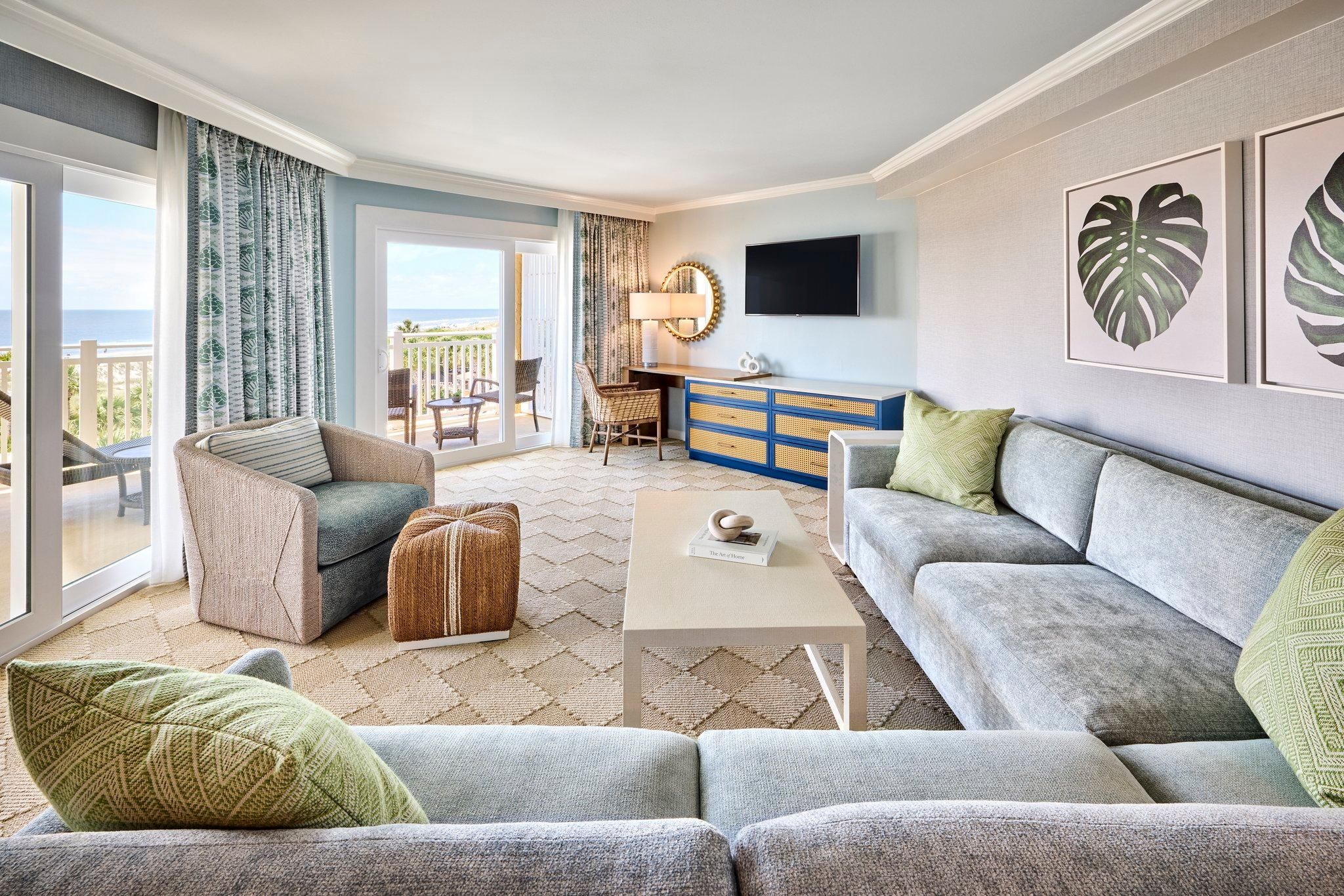 Luxury Oceanfront Suite 1King Bed