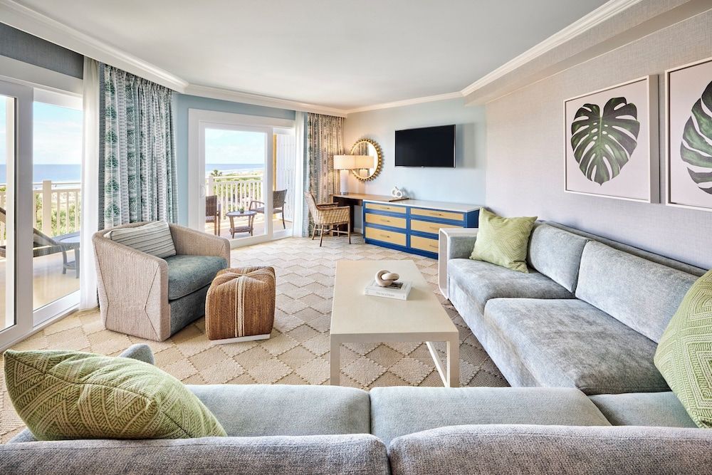 Luxury Suite, 1 King Bed, Oceanfront