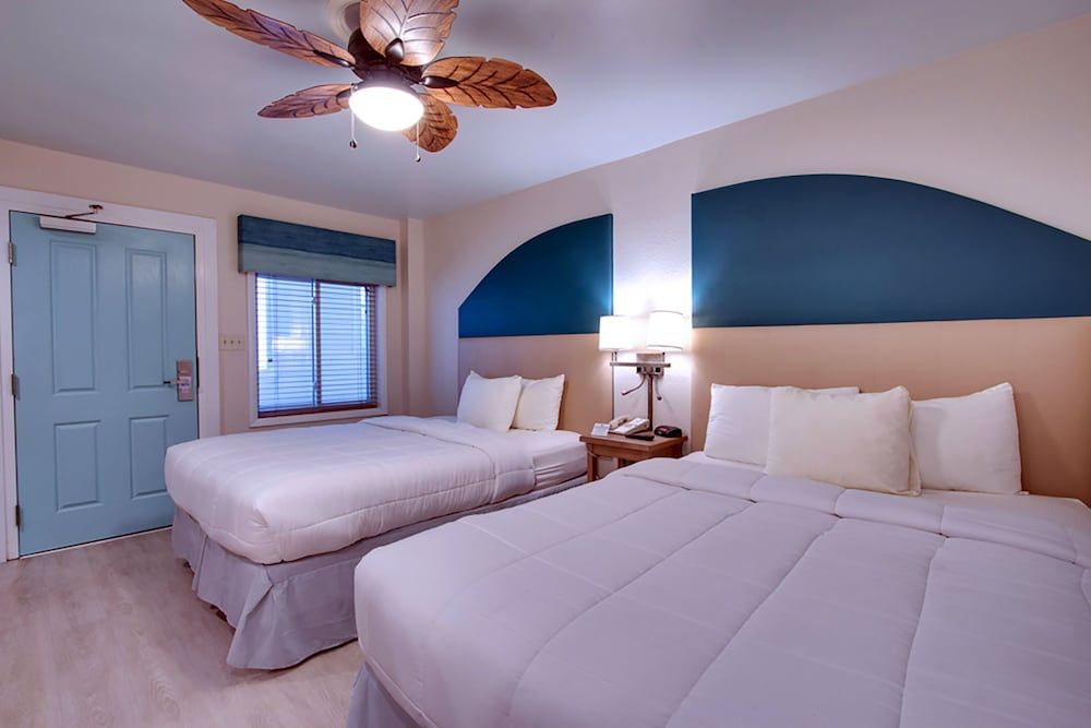 Seaside Inn Oceanfront Standard Room, 2 Queen Beds 2