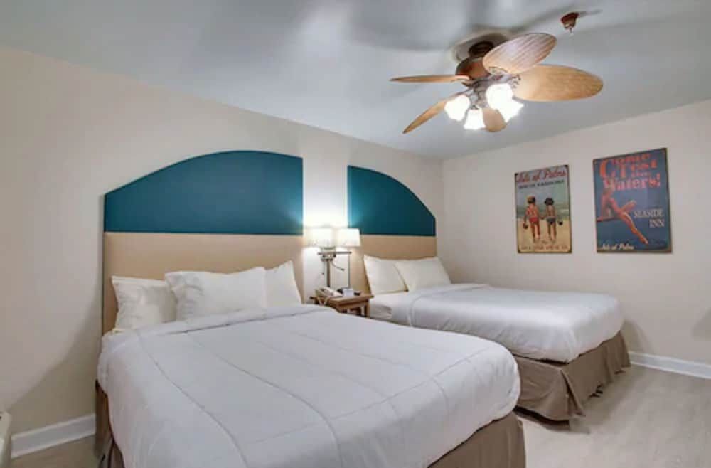 Seaside Inn Oceanfront Standard Room, 2 Queen Beds 4