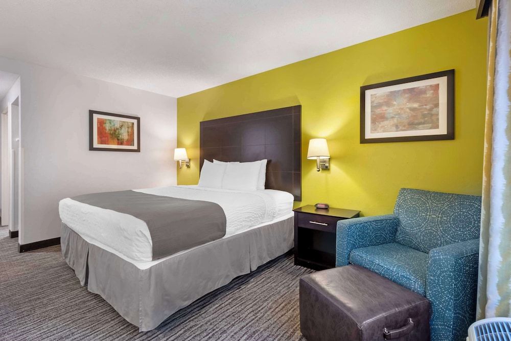 Best Western Magnolia Inn And Suites Standard Room, 1 King Bed, Accessible, Refrigerator & Microwave