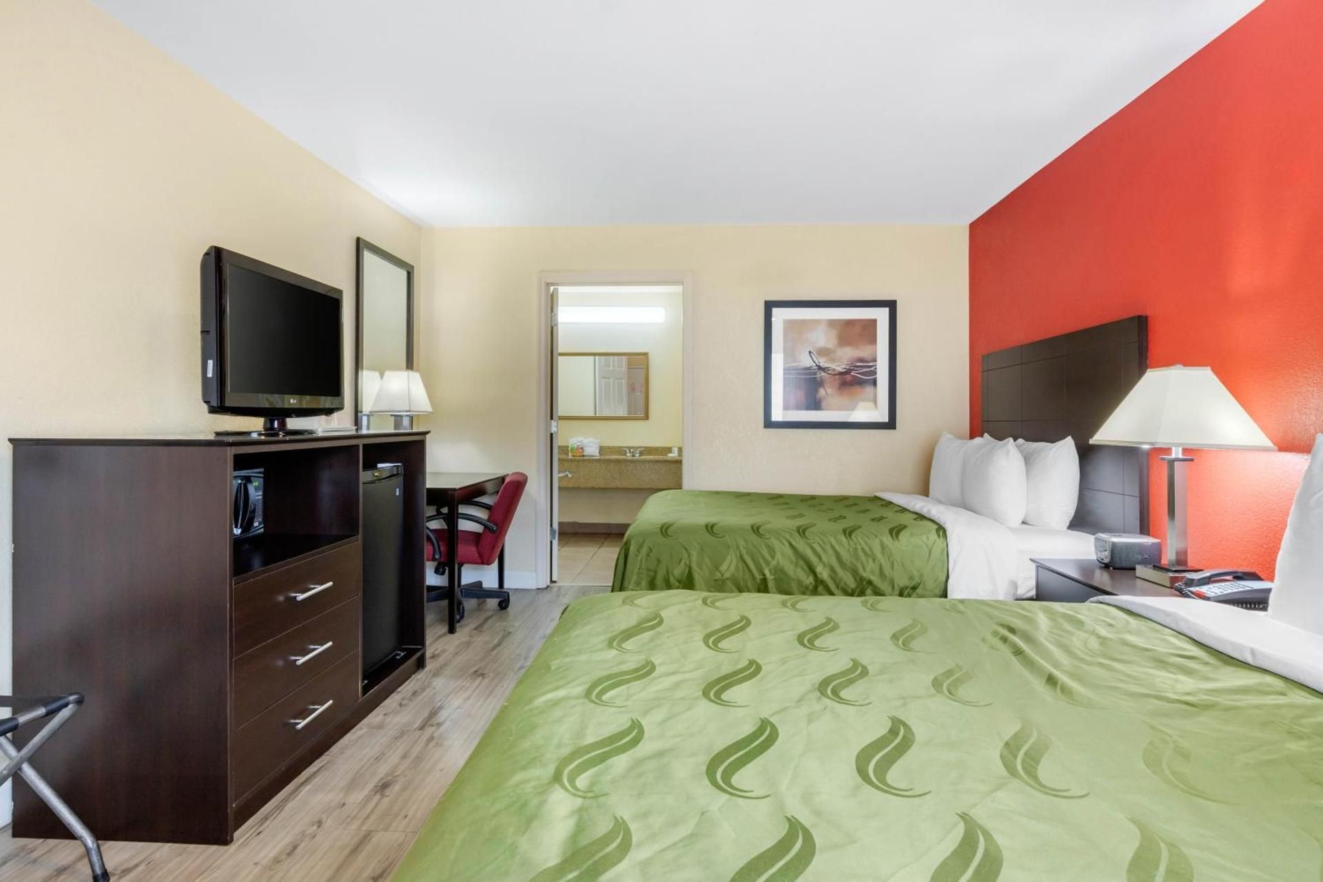 2 Queen Beds, Smoking