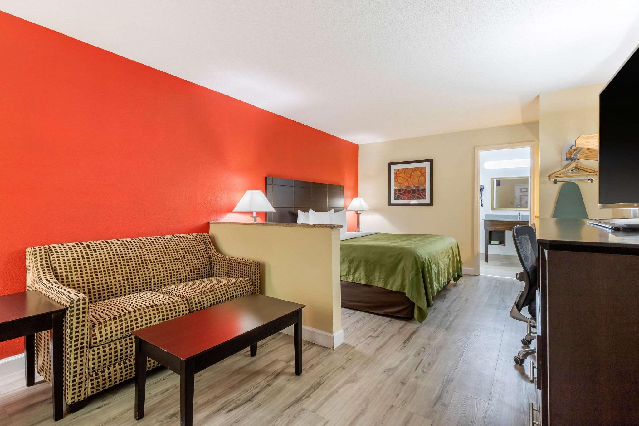 1 King Bed, Suite, Nonsmoking