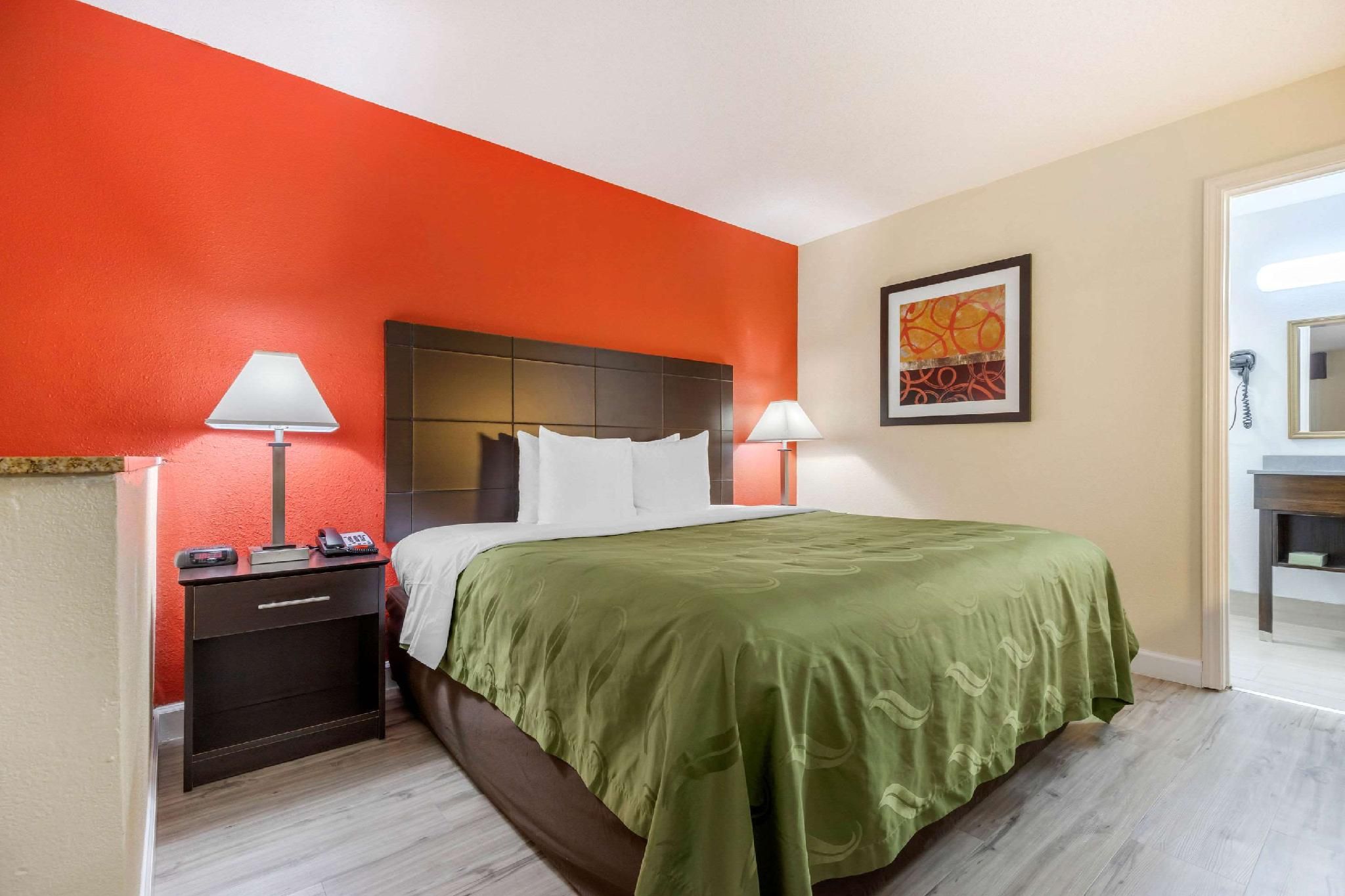 1 King Bed, Suite, Nonsmoking