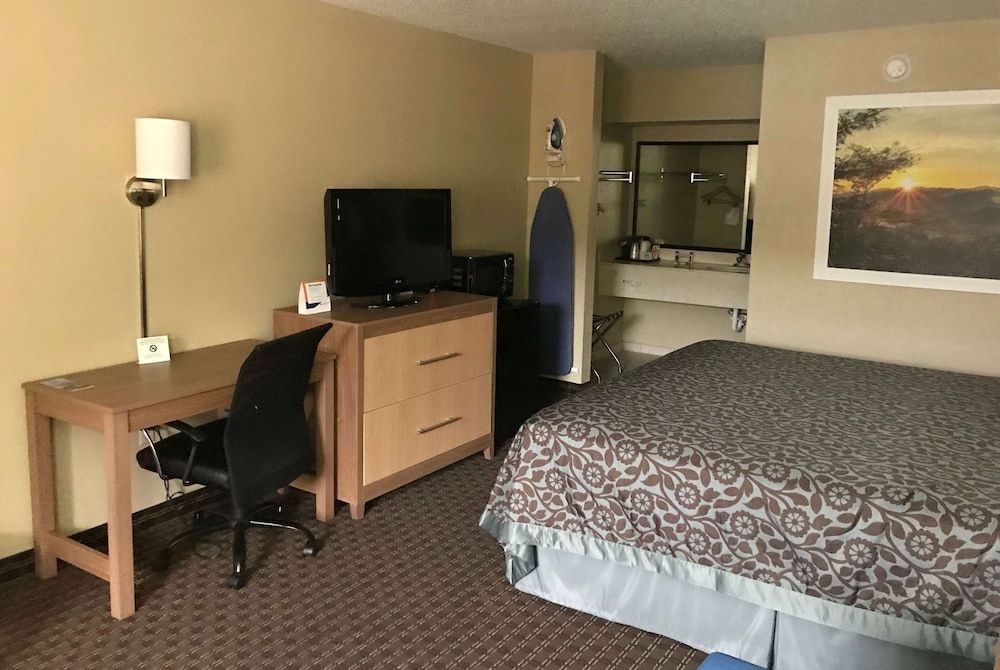 Standard Room, 1 King Bed, Non Smoking