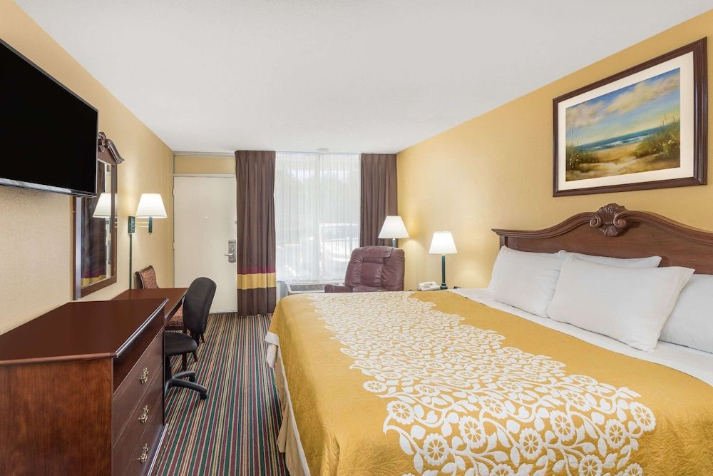 Standard Room, 1 King Bed
